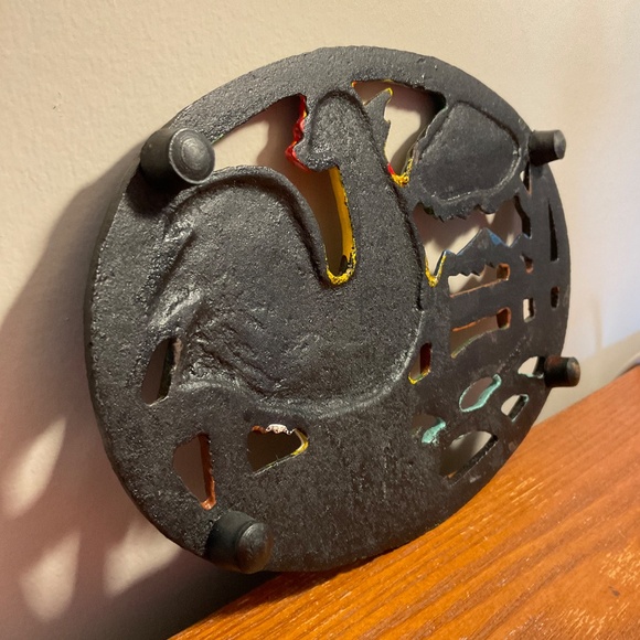 Cast Iron Painted Rooster Trivet with Colourful Farmyard Scene - Hot Pot Stand - Picture 12 of 16